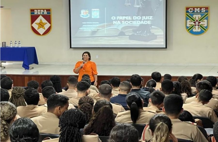 Colégio Militar de Salvador recebe palestra sobre a magistratura e Justiça Militar