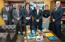 Consul honorário da Hungria no Paraná faz doação de obras ao STM