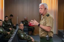 Exército promove estágio para assessores jurídicos, com presença de ministro do STM