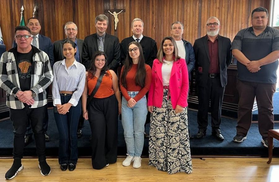 Acadêmicos de Direito da Uninter visitam a Auditoria de Curitiba (PR)