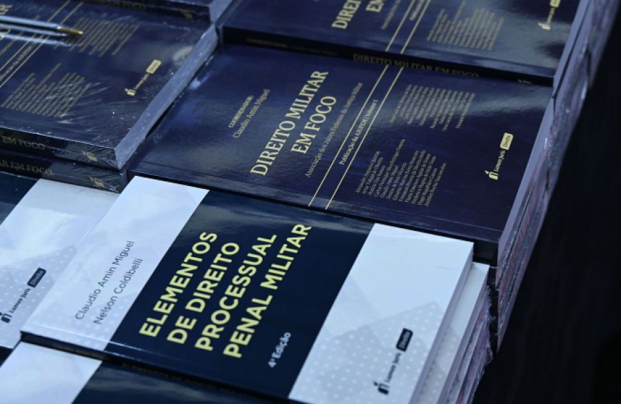 Escola Superior de Guerra (ESG) promove o lançamento do livro "Direito Militar em Foco"
