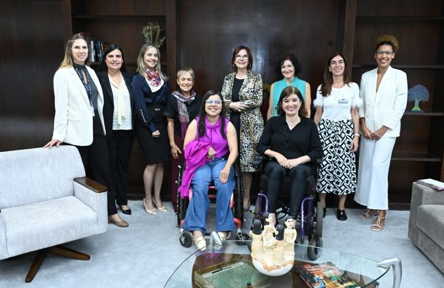 Coletivos Femininos buscam apoio ao projeto de iniciativa popular para paridade representativa no Congresso
