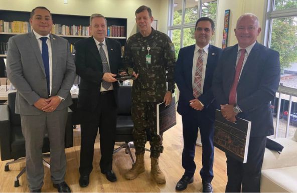 Comandante da 5ª Divisão de Exército visita a Auditoria da 5ª CJM