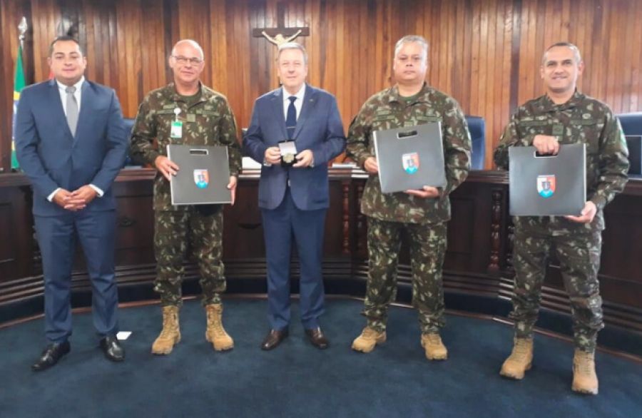 Comandante da Artilharia Divisionária da 5ª Divisão de Exército visita a auditoria da 5ª CJM
