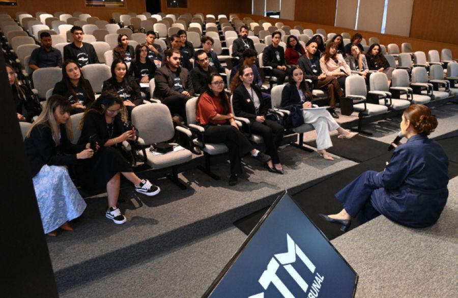 Em encontro com estudantes universitários presidente do STM fala sobre a importância da Justiça Militar da União