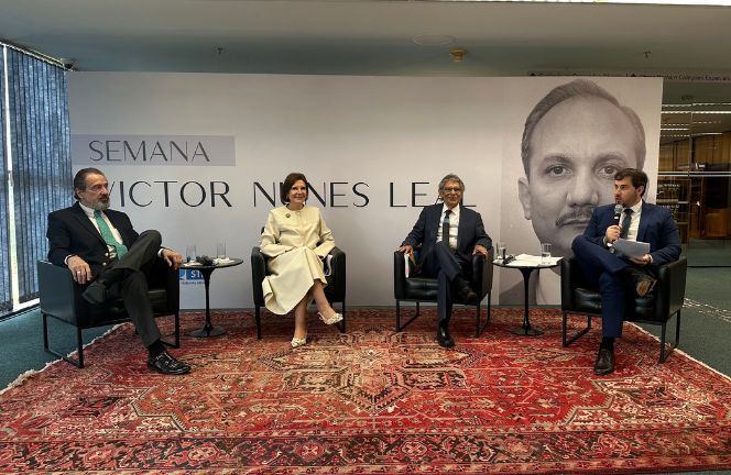 presidente stm participa painel democracia 2