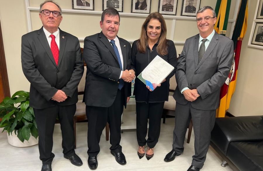 Juiz Federal da Auditoria de Porto Alegre (RS) é recebido no TJMRS
