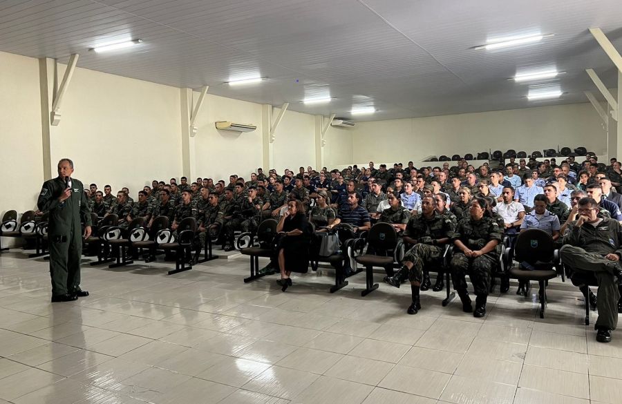 Juíza da 7ª CJM ministra palestra de prevenção criminal na Base Aérea de Natal, abordando o assédio sexual
